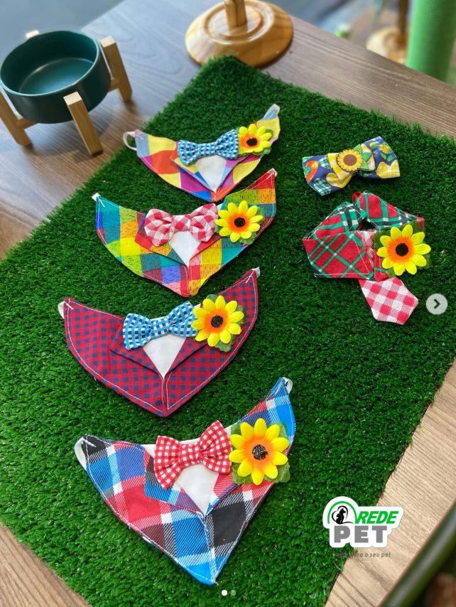 Bandanas e laços exclusivos da Rede Pet em estampas coloridas
